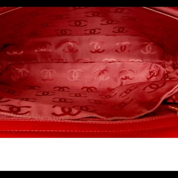 CHANEL red patent leather “chocolate bar” tote bag - Picture 6 of 7